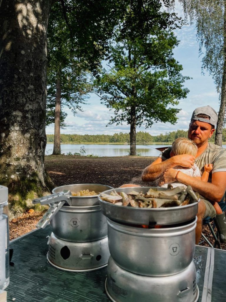 Gezellig koken bij het water.