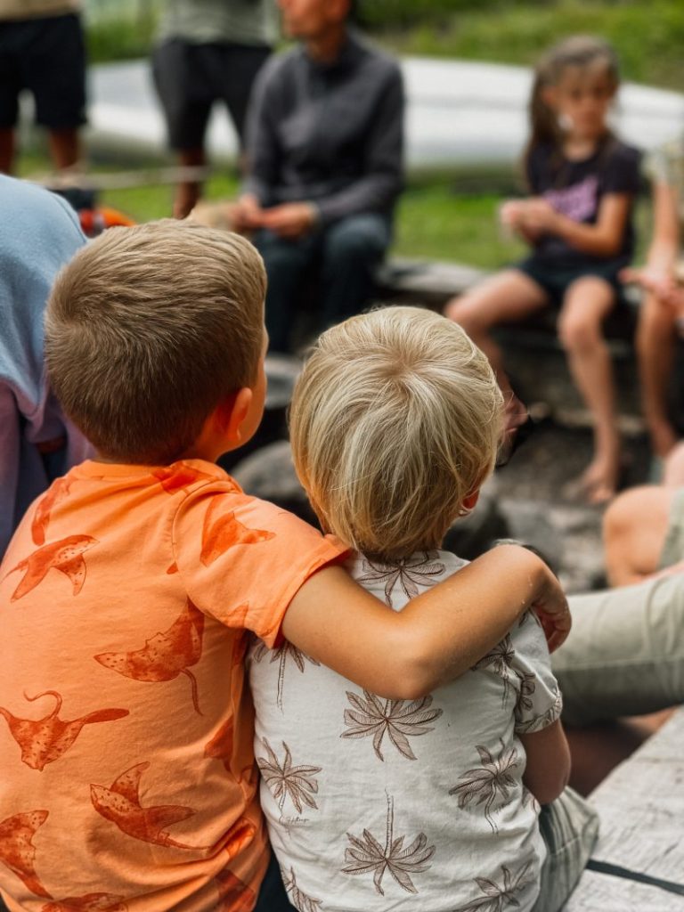 Vriendjes maken bij de Canoe Tribe.