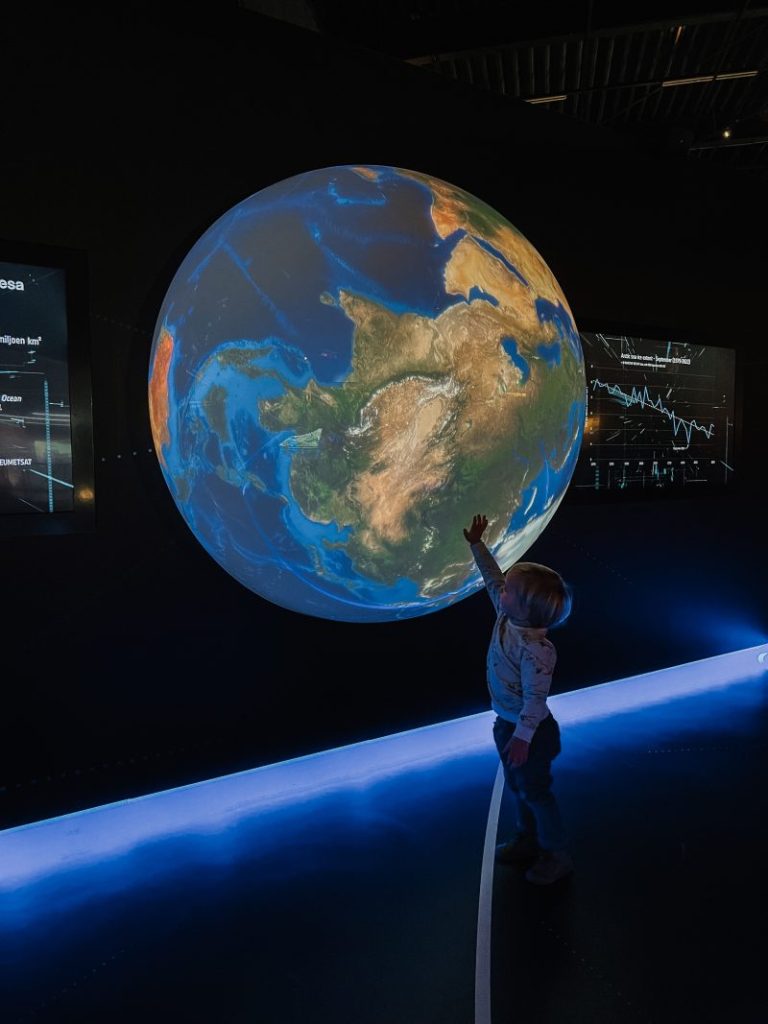 Space expo noordwijk, aarde vasthouden vanuit de ruimte