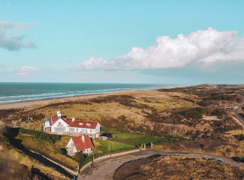 rode huis aan de Noordwijkse duinen