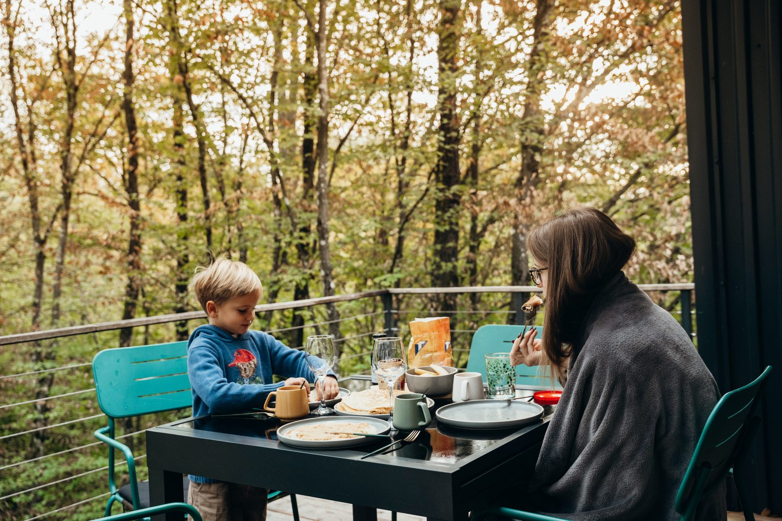 Breakfast on the terrace, among the treetops.